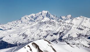 V snežnem plazu na Mont Blancu umrla Britanka