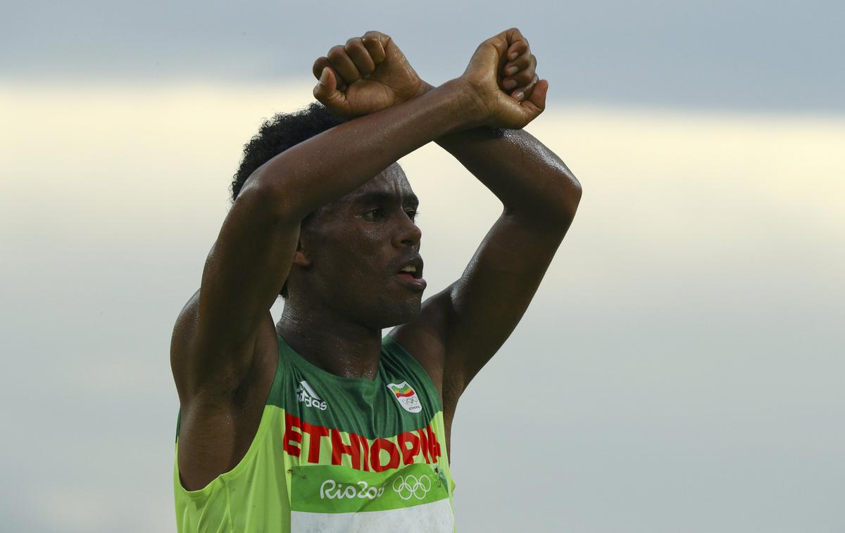 Feyisa Lilesa | Foto Reuters