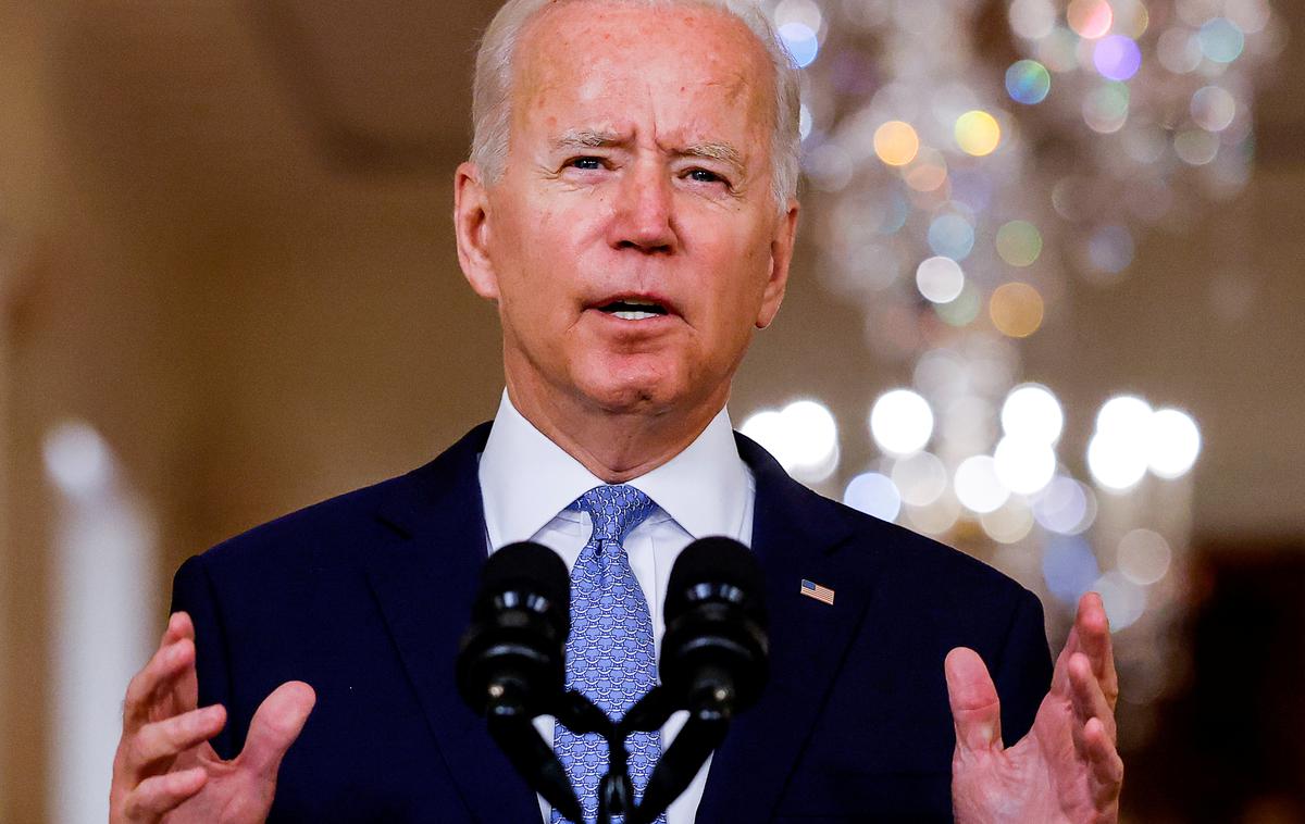 Joe Biden | Biden je ponovil, da bo Rusija v primeru napada deležna resnih gospodarskih posledic, osebne sankcije pa bi lahko čakale tudi predsednika Vladimirja Putina. | Foto Reuters