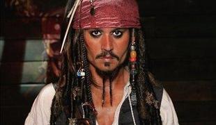 Depp pred podpisom pogodbe za nove Pirate s Karibov