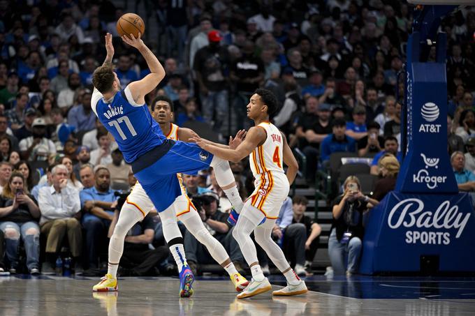 Luka Dončić je vseh 25 točk dosegel v drugi in tretji četrtini. | Foto: Reuters