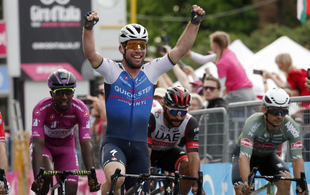 giro Mark Cavendish | Mark Cavendish je na madžarskem delu letošnje Dirke po Italiji pustil velik pečat. Zmagal je v tretji etapi, zadnji na Madžarskem, v vasi Zamoly pa bo po novem avtobusna postaja nosila njegovo ime.    | Foto Reuters