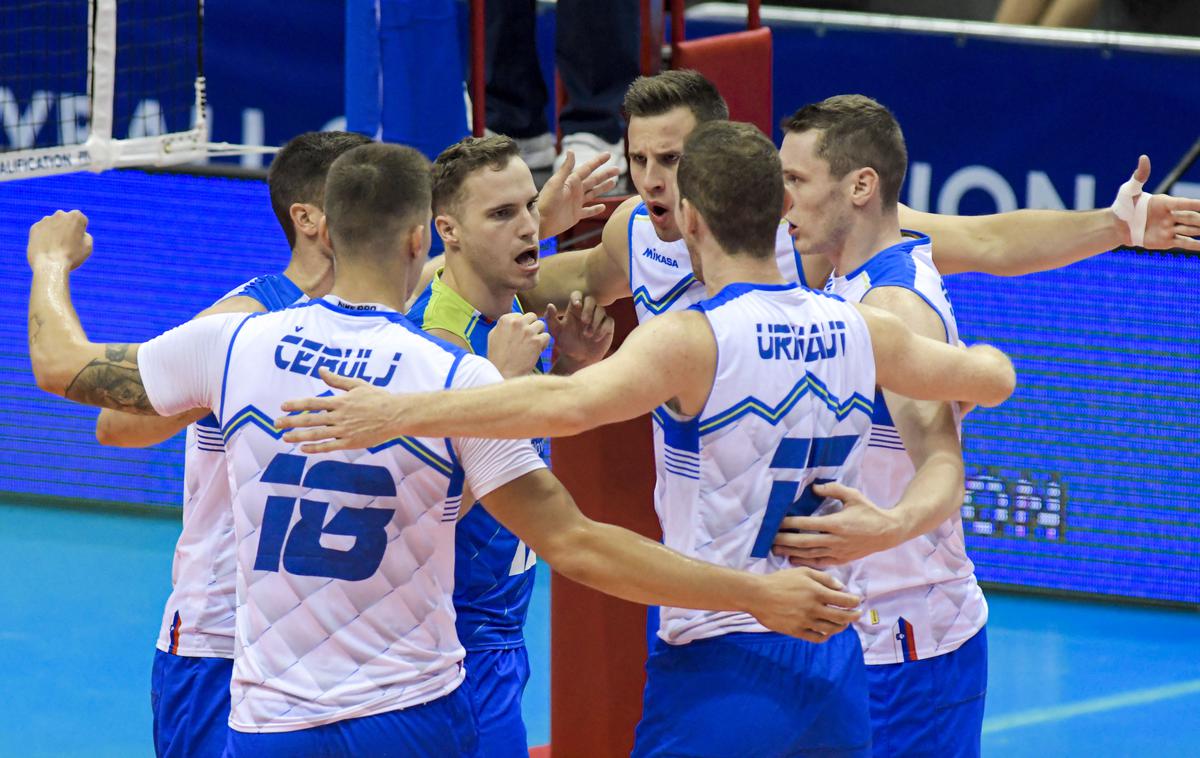 Slovenska odbojkarska reprezentanca Tunizija olimpijske kvalifikacije | Slovenska odbojkarska reprezentanca po zmagi nad Tunizijo ostaja v igri za OI. | Foto FIVB