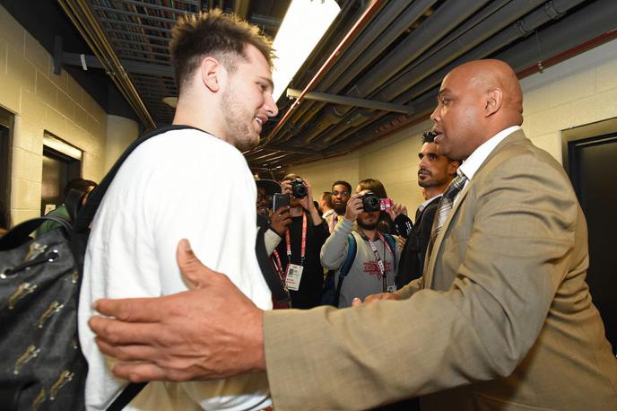 Luka Dončić in Charles Barkley | Charles Barkley je mnenja, da okoli Dončića niso izpeljali prave zgodbe. | Foto Getty Images