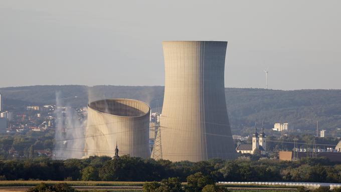 Rušenje hladilnih stolpov jedrske elektrarne Grafenrheinfeld | Foto: Reuters