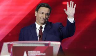 Ron DeSantis izstopil iz predsedniške tekme in podprl Trumpa