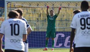 Zimzeleni Buffon podpisal novo pogodbo s Parmo