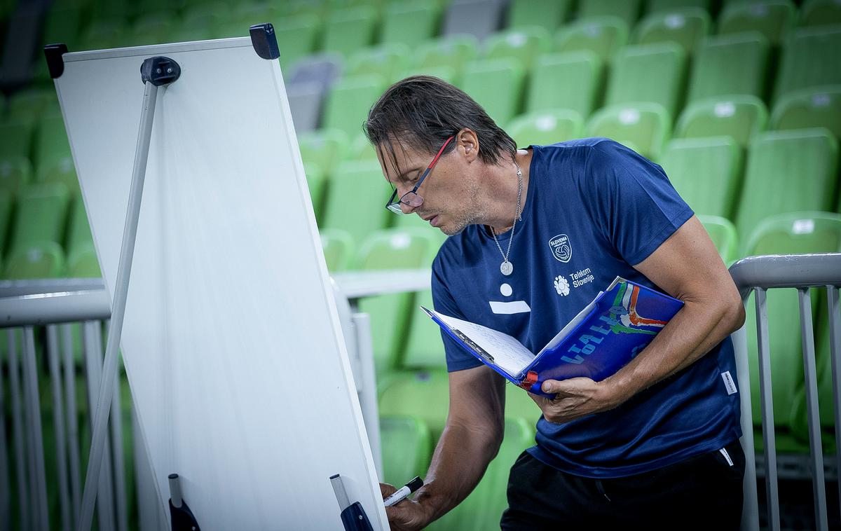 Trening moške odbojkarske reprezentance Gheorghe Cretu | Selektor Gheorghe Cretu je na priprave povabil 23 odbojkarjev. | Foto Ana Kovač