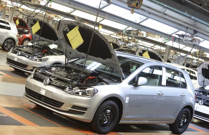 Volkswagnov koncern ima v Evropi kar 25-odstotni tržni delež, a finančnim posledicam dizelske afere niso mogli ubežati.  | Foto: Reuters