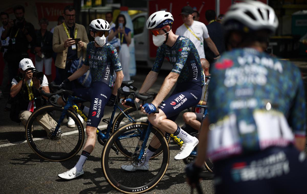 Jonas Vingegaard, TDF 2024 | Na Dirki po Franciji so spet obvezne zaščitne maske. Tudi Danec Jonas Vingegaard pazi, da se ne bi okužil s covidom. | Foto Reuters