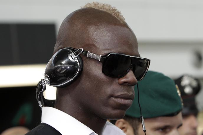 Mario Balotelli | Mario Balotelli, 32-letni Italijan ganskih korenin, spada med najbolj kontroverzne nogometne zvezdnike 21. stoletja. | Foto Guliverimage/AP