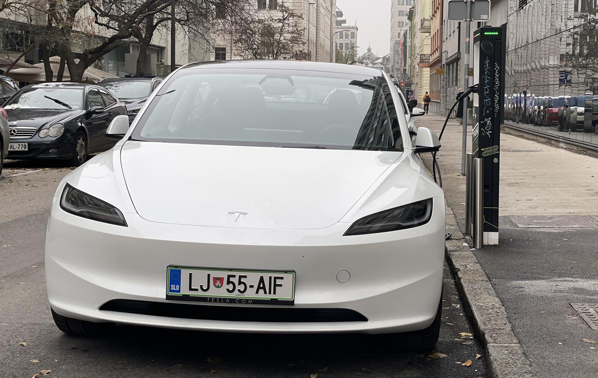 Tesla model 3 Gremo na elektriko polnilnica | Foto Gregor Pavšič