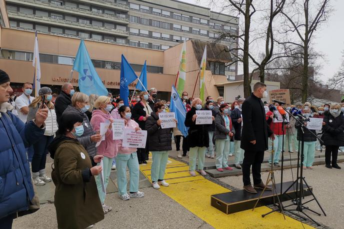 stavka | Včerajšnja stavka pred UKC Ljubljana.  | Foto Srdjan Cvjetović