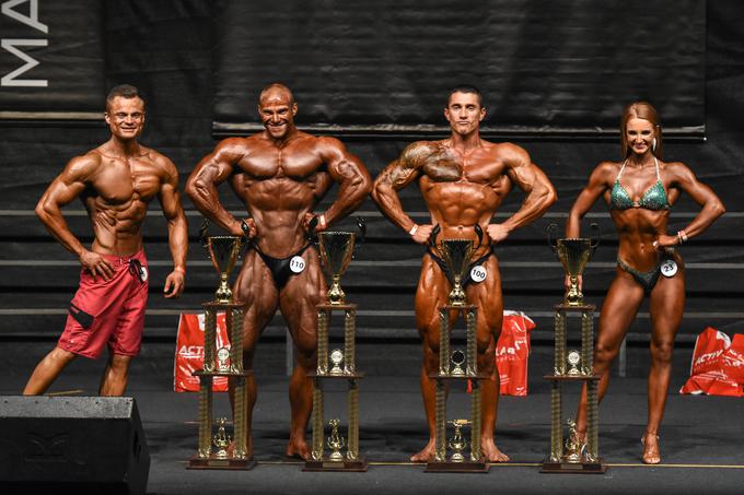 Od leve proti desni: Aljaž Kupnik (Overall Men's Physique), Tomislav Damjanović (Overall Men's Bodybuilding, BiH), Mario Bošnjak (Overall Men's Classic Bodybuilding, Hrvaška) in Bianca Sackl (Overall Women Bikini Fitness, Avstrija). Foto: Matic Lipar | Foto: 