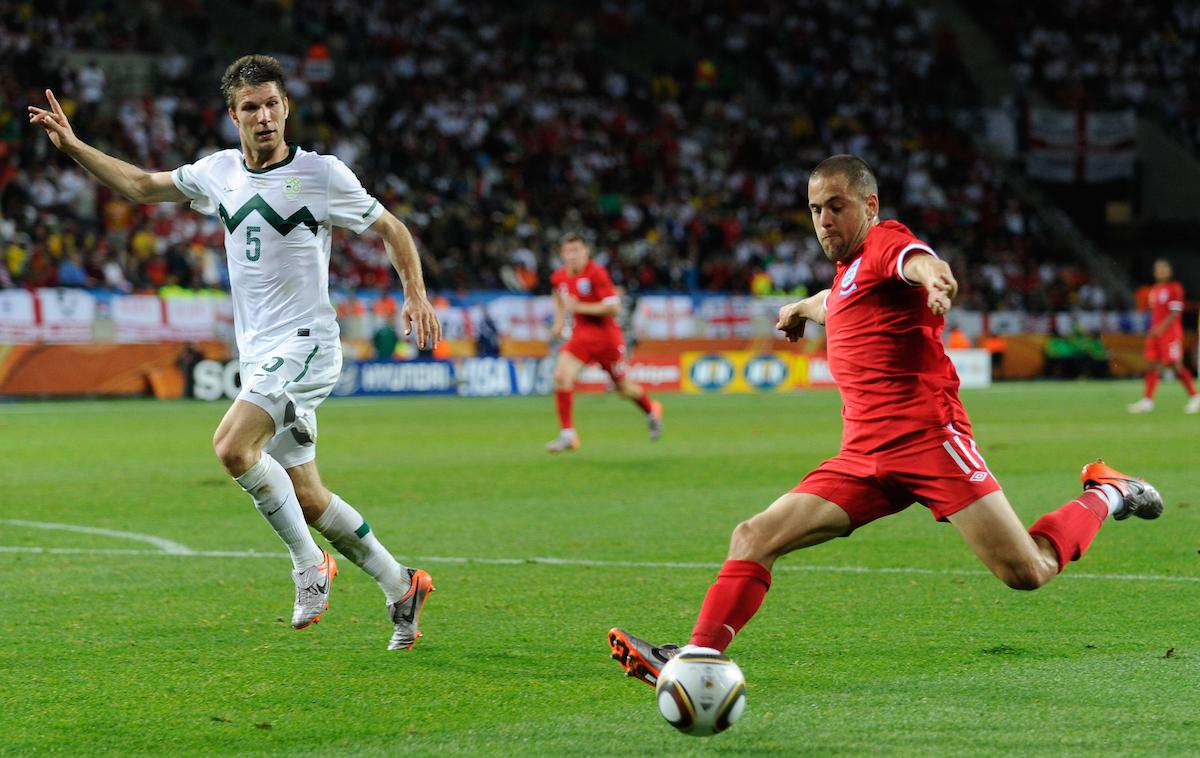 Joe Cole | Joe Cole in Boštjan Cesar v dvoboju na SP 2010 v Port Elizabethu (0:1). | Foto Sportida