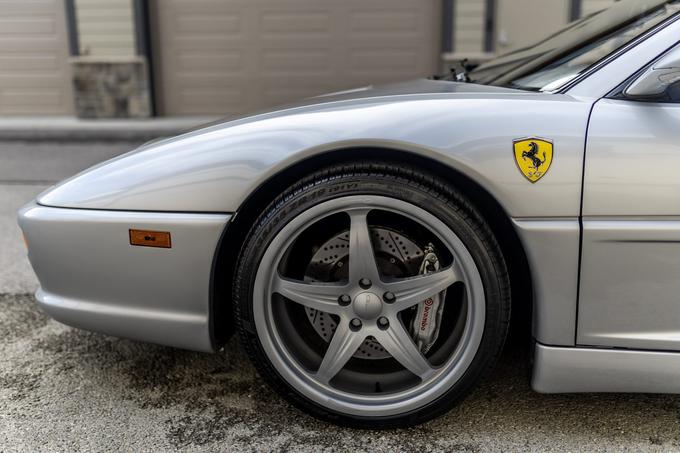 Ferrari F355 spider Shaq | Foto: Bringatrailer