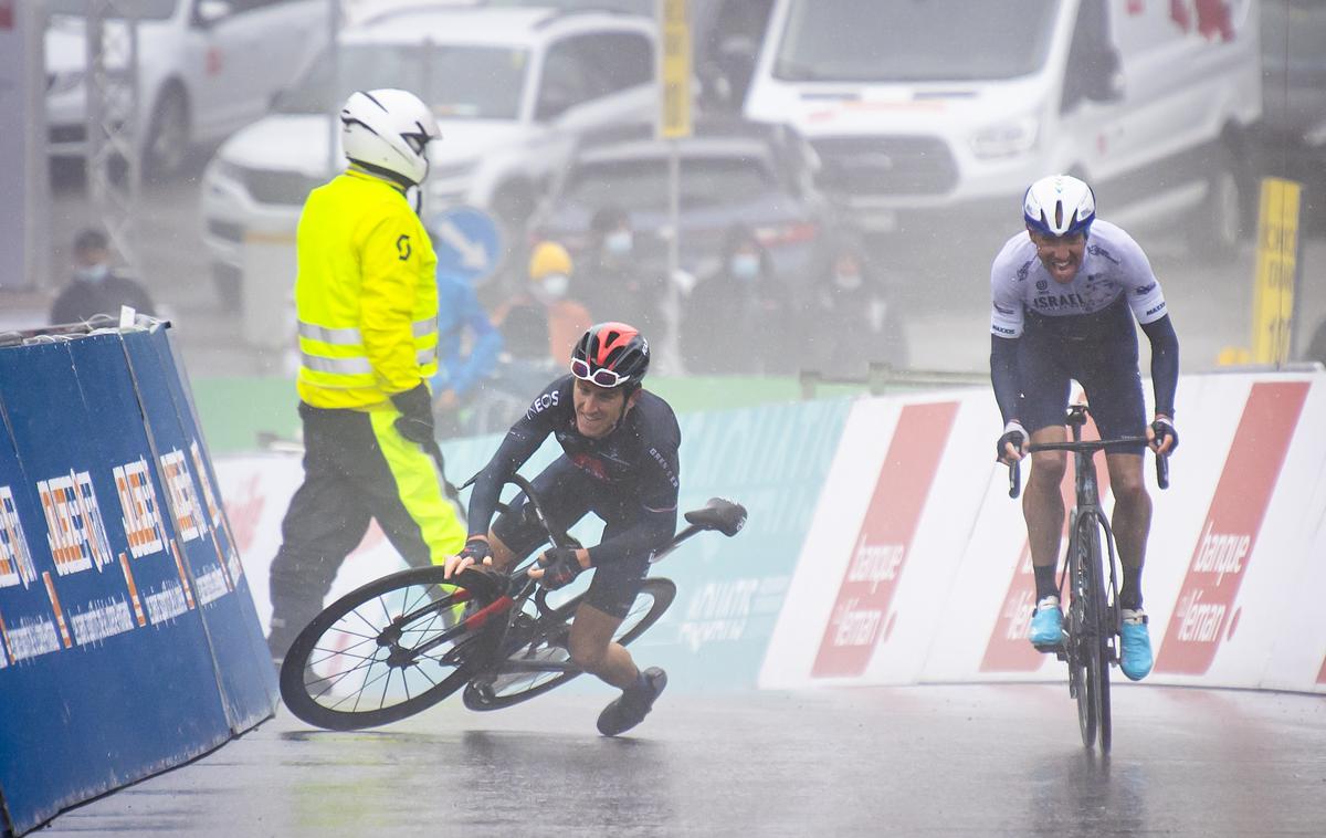 Geraint Thomas, Michael Woods | Michael Woods se je odpeljal do zmage v kraljevski etapi Dirke po Romandiji, ko je njegovemu tekmecu Geraintu Thomasu takole zdrsnilo kakšni 50 metrov pred ciljem. | Foto Guliverimage