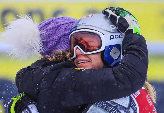 Ilka Štuhec in Ester Ledecka | Foto: Reuters