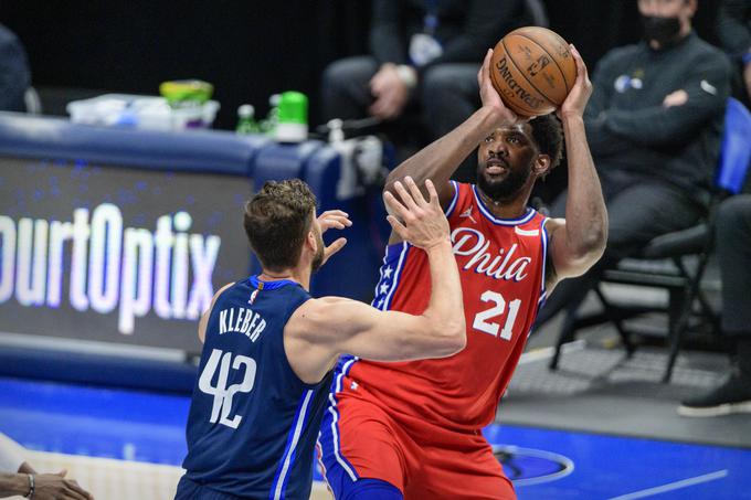 Joel Embiid je pozitiven na koronavirus. | Foto: Reuters