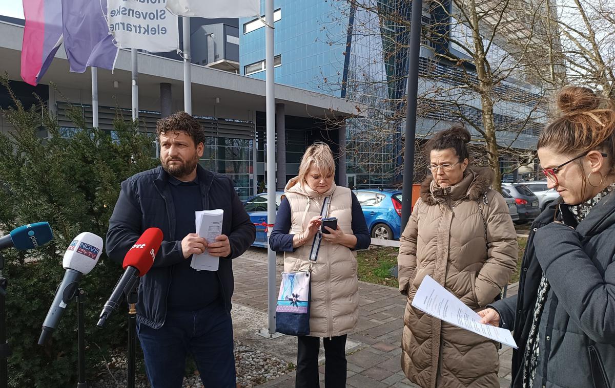 Novinarska konferenca Ljudske iniciative Velenje o nižjih cenah toplote. Predstavniki Ljudske iniciative Velenje na čelu z Asmirjem Bečarevićem. | Foto STA