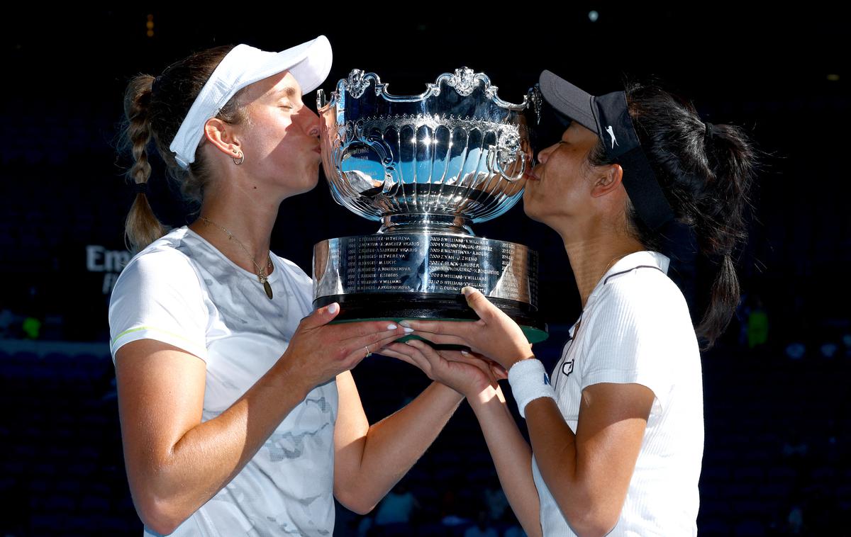 Elise Mertens in Hsieh Su-wei | Tajvanka Hsieh Su-wei in Belgijka Elise Mertens sta zmagovalki teniškega turnirja dvojic na odprtem prvenstvu Avstralije. | Foto Guliverimage