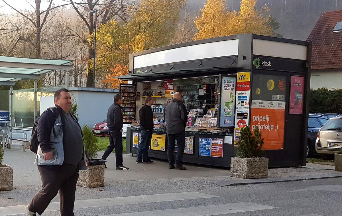 Delo Revije. | Delo prodaja se po navedbah s spletnih strani družbe med drugim ukvarja z distribucijo in prodajo časopisov in revij v lastni in tuji prodajni mreži ter z dodatnimi storitvami za založnike. | Foto Andreja Lončar