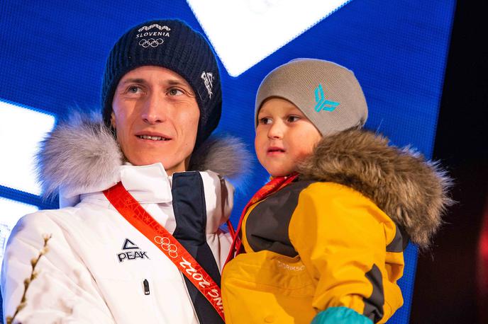 sprejem olimpijcev, Kranjska Gora, Peter Prevc, Ludvik Prevc | Slovenski olimpijci so v Pekingu osvojili sedem olimpijskih medalj. Peter Prevc se je vrnil z dvema, zlatom z mešane ekipne tekme in srebrom na ekipni tekmi.  | Foto Peter Podobnik/Sportida