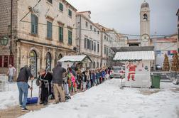 Dubrovnik pobeljen, dežurne službe so na delu #video