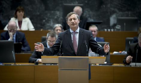 Karl Erjavec spet grozi. Pa si upa potopiti vlado?