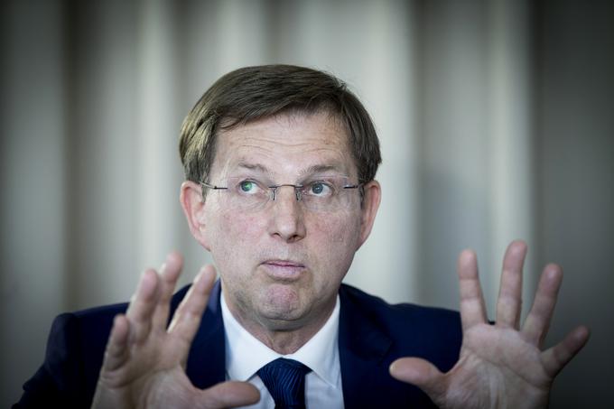 Predsednik SMC Miro Cerar naj bi vztrajal pri tem, da zasede mesto predsednika državnega zbora in da ne sodeluje v Šarčevi vladi. | Foto: Ana Kovač