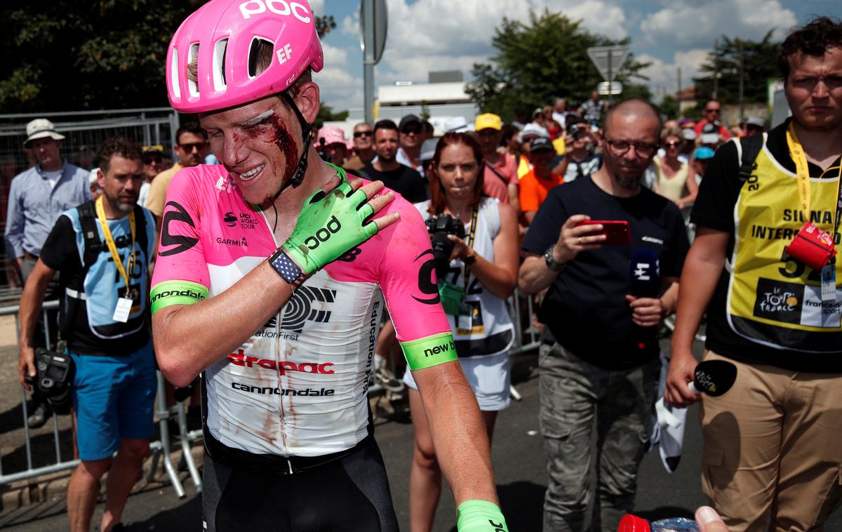 Lawson Craddock | Ameriški kolesar Lawson Craddock,  član ekipe EF Education First-Drapac, je z zlomljeno lopatico prevozil vseh 21 etap francoskega Toura. V skupni razvrstitvi je zasedel zadnje mesto in si privozil naziv Lantern Rouge. Vzporedno z dirko je zbiral tudi sredstva za obnovo velodroma v Houstonu, kjer je naredil prve kolesarske zavoje. Za zdaj je zbral že več kot 260 tisoč dolarjev. | Foto Reuters