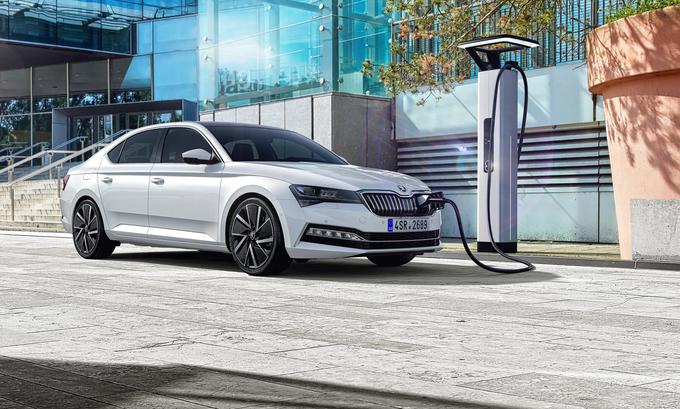 Priključni hibrid ima 55 kilometrov električnega dosega. | Foto: Škoda