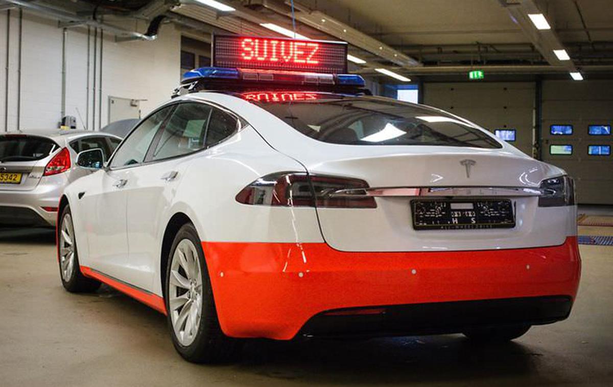 Tesla S Luksemburg policija