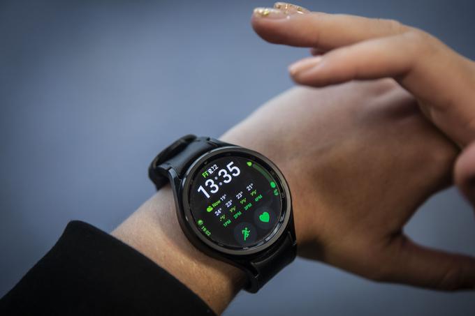 Samsung Galaxy Watch6 Classic ohranja tradicijo odličnih pametnih ur in ob tem prinaša nekaj razvojnih novosti in nadgradenj.  | Foto: Bojan Puhek