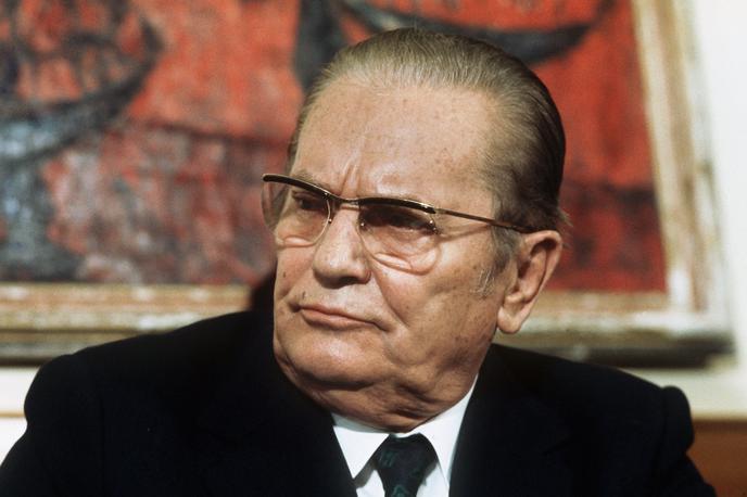 Josip Broz Tito | Za postopkom za predlagani odvzem italijanskega državnega odlikovanja nekdanjemu jugoslovanskemu predsedniku Josipu Brozu - Titu stoji senator vladnih skrajno desnih Bratov Italije Roberto Menia, znan po tem, da je ostro nasprotoval zaščitnemu zakonu za Slovence v Italiji. | Foto Guliverimage