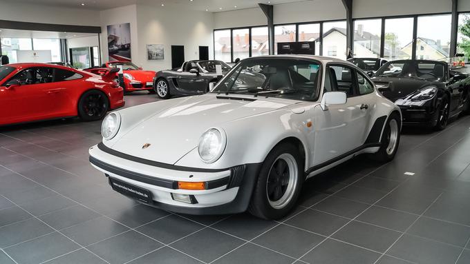 Eden najstarejših avtomobilov v bazi je trenutno 911 turbo iz leta 1983, ki stane slabih 140 tisoč evrov. | Foto: Porsche