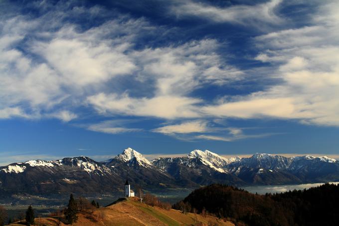 Cerkev sv. Primoža in sv. Felicijana nad krajem Besnica pri Kranju spada med največkrat fotografirane motive Slovenije. (Foto: Mirko Kunšič, vir: www.slovenia.info) | Foto: Mirko Kunšič