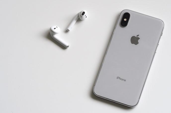 Apple iPhone, AirPods | Apple veliko svojih izdelkov proizvaja na Kitajskem. | Foto Pexels