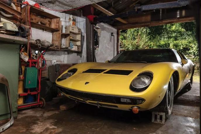 lamborghini miura | Od smrti zadnjega lastnika je rumen lamborghini miura na novo pot čakal v nemškem skednju. | Foto RM Sotheby's