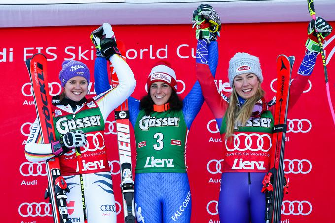 Na zmagovalni oder so se povzpele (od leve proti desni) Nemka, Italijanka in Amerčanka. Ločilo jih je le osem stotink sekunde. | Foto: Guliverimage/Getty Images