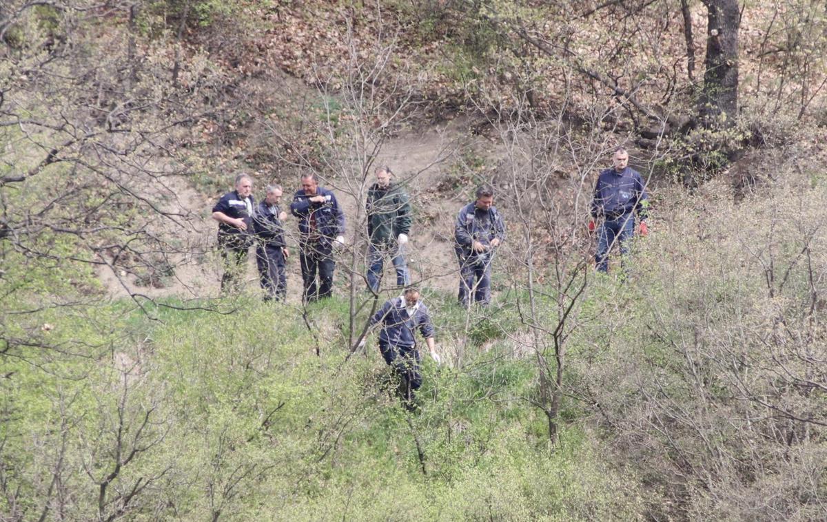 Danka. Iskalna akcija. Uboj. | Umrl je 40-letni brat enega od osumljencev za smrt deklice, ki se je zgodaj zjutraj začel slabo počutiti. Mrliški oglednik je potrdil, da je umrl naravne smrti. Policija medtem nadaljuje iskanje dekličinega trupla in napoveduje, da bodo vztrajali, dokler ga ne najdejo. | Foto Pixsell