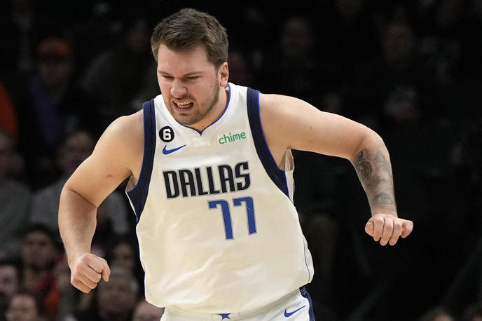 Luka Dončić gleženj | Luka Dončić je stisnil zobe od bolečine in odšepal z igrišča. | Foto Reuters