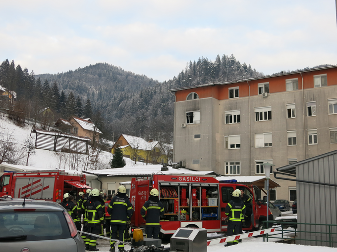 požar Jesenice, bolnišnica | Foto: STA ,