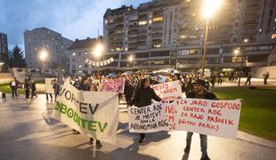 Ob odprtju Centra Rog protest nekdanjih rogovcev, posredovala je policija #foto #video