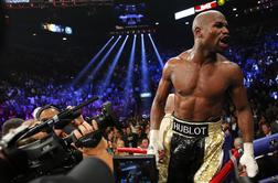 Mayweather ni plačal pristojbine, zato je izgubil svetovni naslov