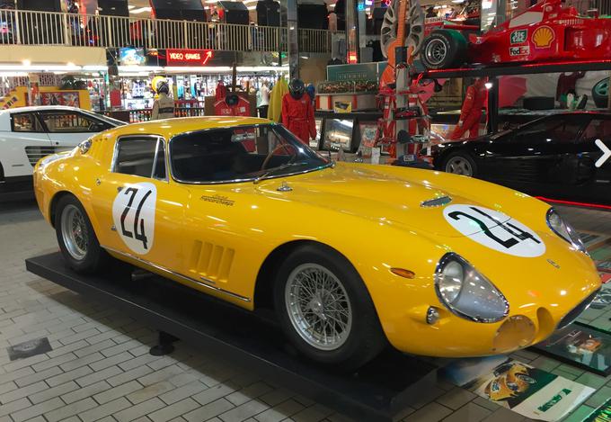 To je dragoceni ferrari 275 GTB/C iz leta 1965, ki je kot edini izmed treh (četrti je bil prototip) videl tudi prave avtomobilske dirke. | Foto: 