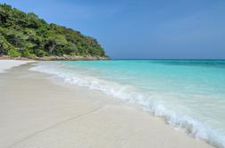 Na Tajskem zaradi posledic turizma zaprli otok Koh Tachai