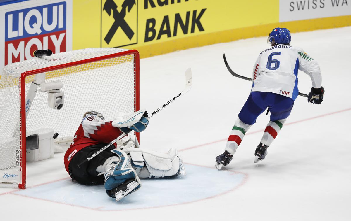 Italija Avstrija SP v hokeju 2019 | Italijani so v dramatični tekmi po kazenskih strelih premagali Avstrijo in si priborili obstanek med elito. Takole je zmagovalca odločil Sean McMonagle. | Foto Reuters