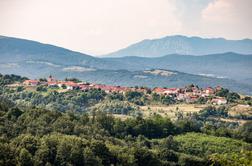 Spoznajte Zeleni kras - svet naravnih čudes, fascinantnih gradov in vznemirljive preteklosti #video