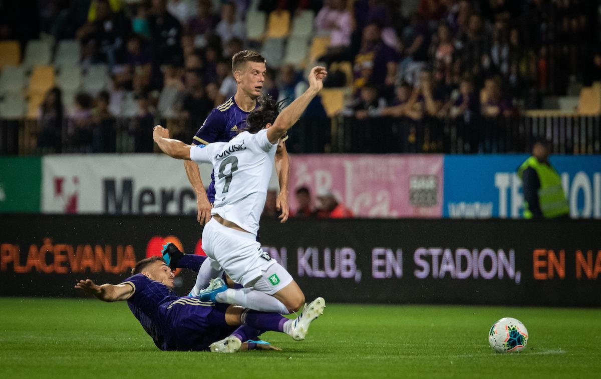 Olimpija, Maribor | Na derbiju v Ljudskem vrtu je bilo vroče, a gledalci niso videli zadetka. Olimpija je Maribor spet zapustila neporažena. | Foto Blaž Weindorfer/Sportida